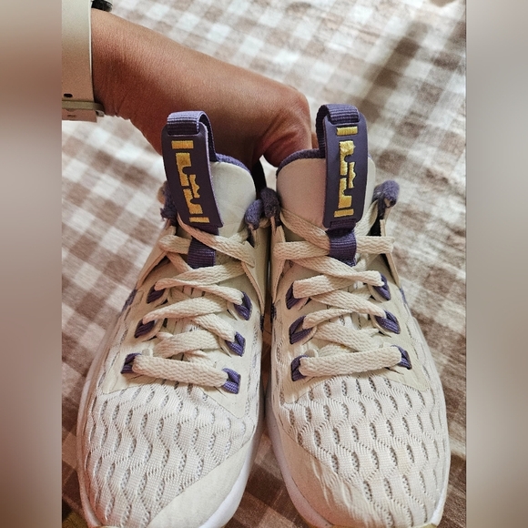 Nike LeBron Witness 5 White Light Zitron Youth Basketball Sneakers - Picture 7 of 8